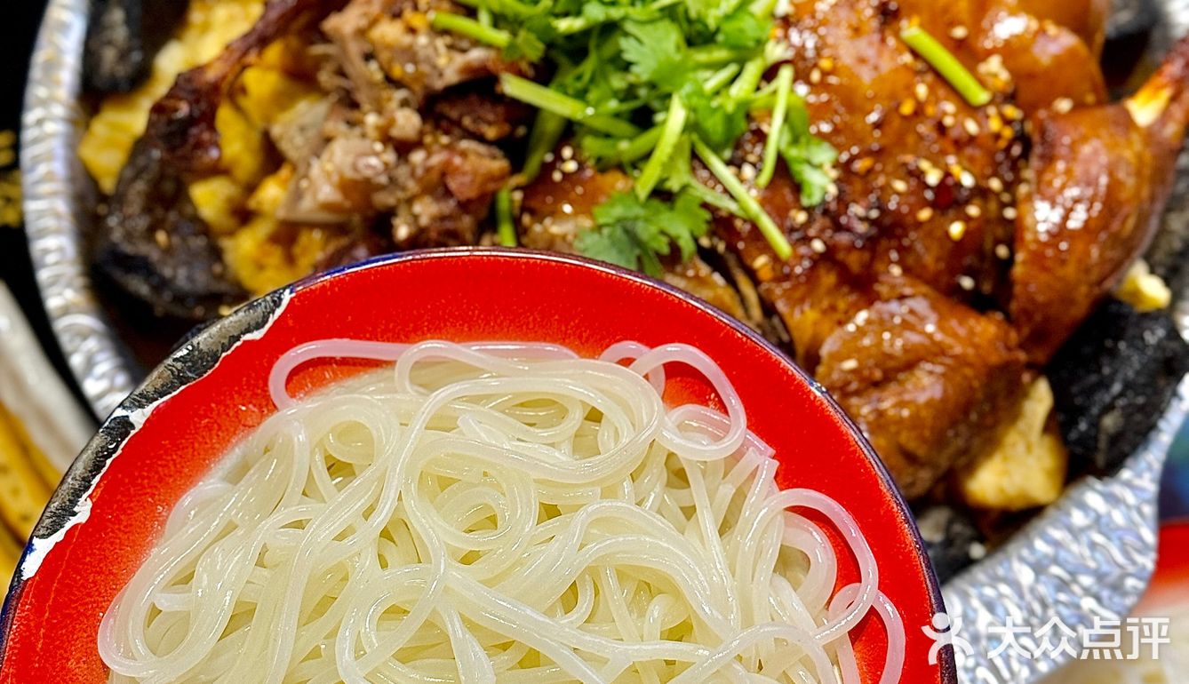 🍲爱吃螺狮粉的有福了，螺狮粉火锅一次爽到够💕