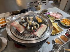 -围炉肉舍•炭烤活鳗•丹东海鲜烤肉(步行街店)