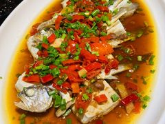 剁椒臭豆腐蒸小黄鱼-老头儿油爆虾·知味杭州(爱琴海购物中心)