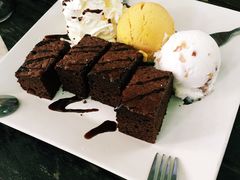 -莓园冰淇淋店