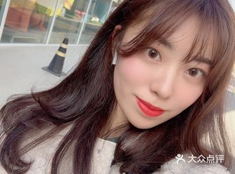 回国前特意染个头发在回去美美的过年，朋友之前来这里弄