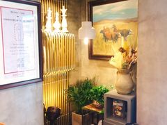 等位区-HIGH FIVE哈福手工汉堡(桂林路店)