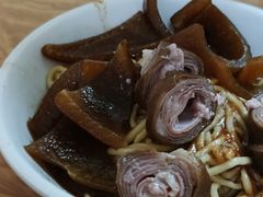 -松树干拌面店