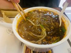 -荀记肉夹馍(三八家乐福店)