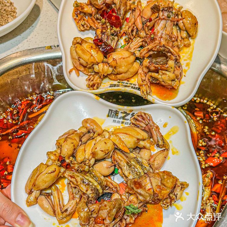 有生之年系列‼️在广州吃到了美蛙鱼头火锅