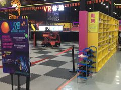 -嘿哟动霸CHUA·新潮玩运动娱乐中心·蹦床滑冰团建乐园