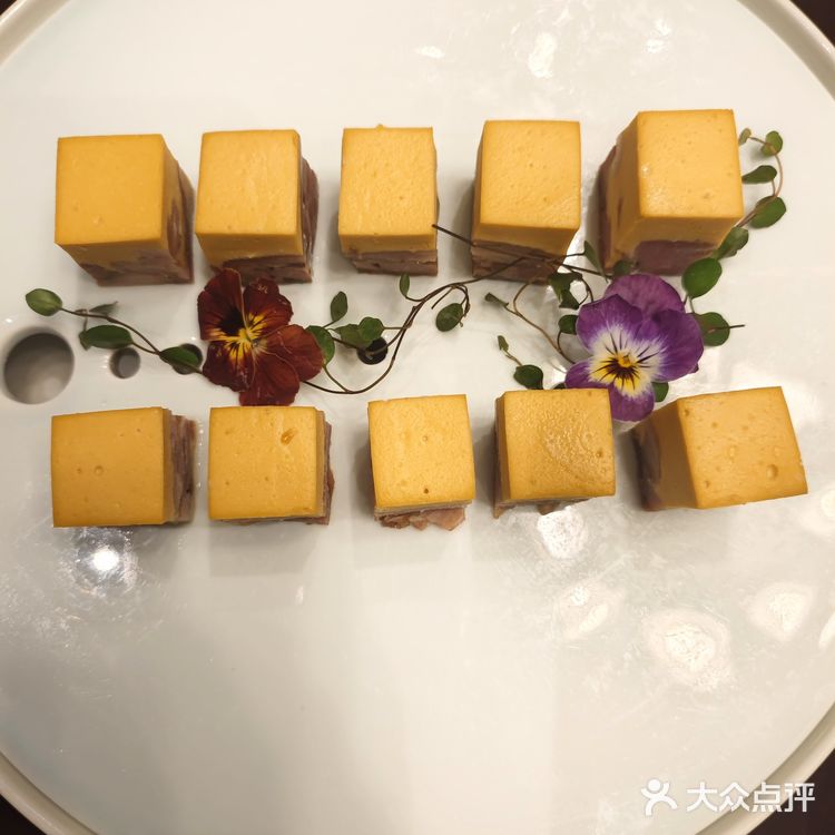 这家文化主题餐厅以其独特的设计和氛围深深吸引了我