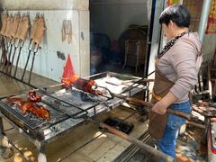 -黄记四更烤乳猪店