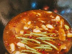 -哈尔滨烧烤·山河村铁锅炖(交大店)