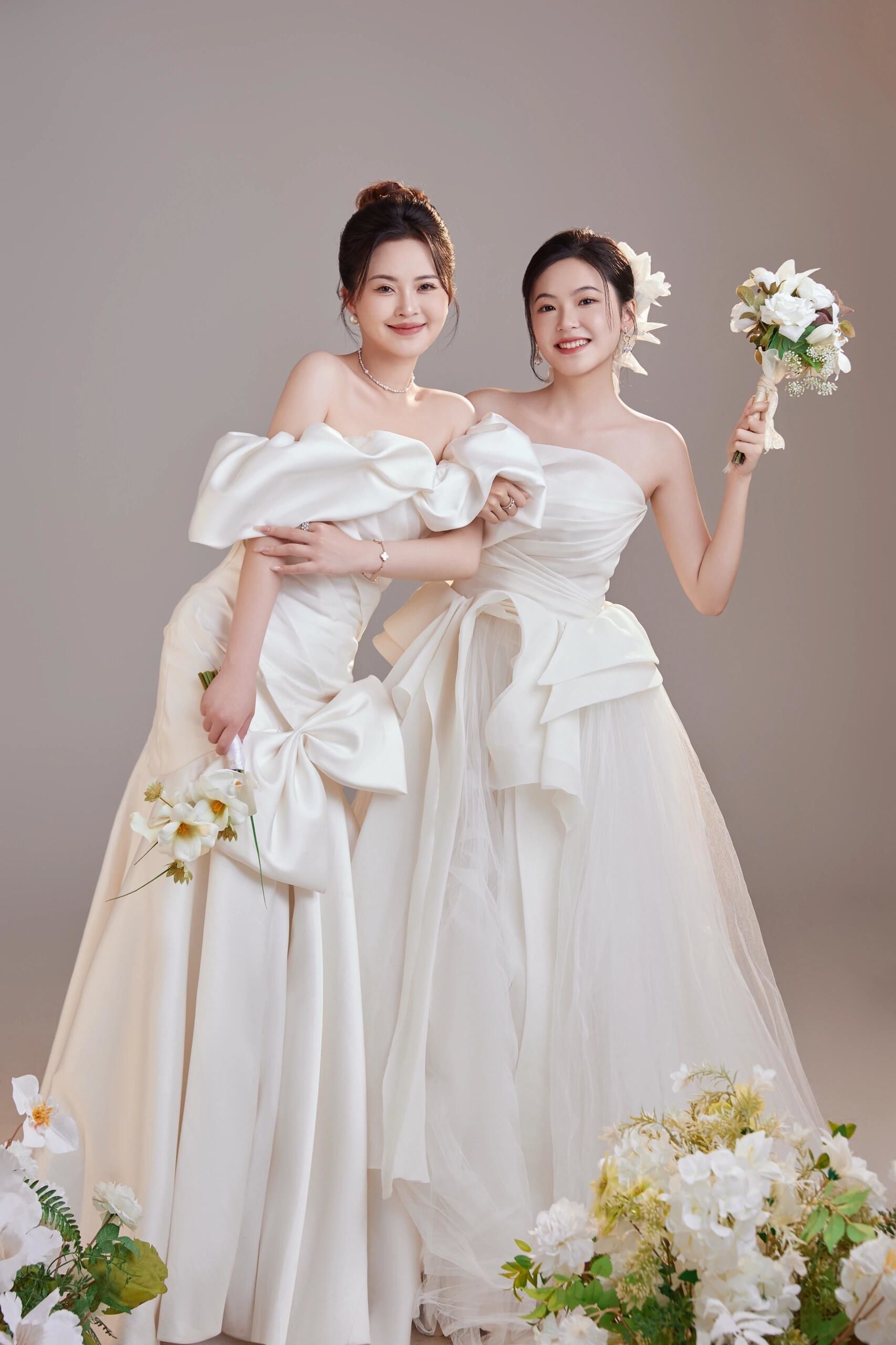 友情
闺蜜看了都想一起拍的系列
#极简婚纱 #闺蜜照 #个性写真