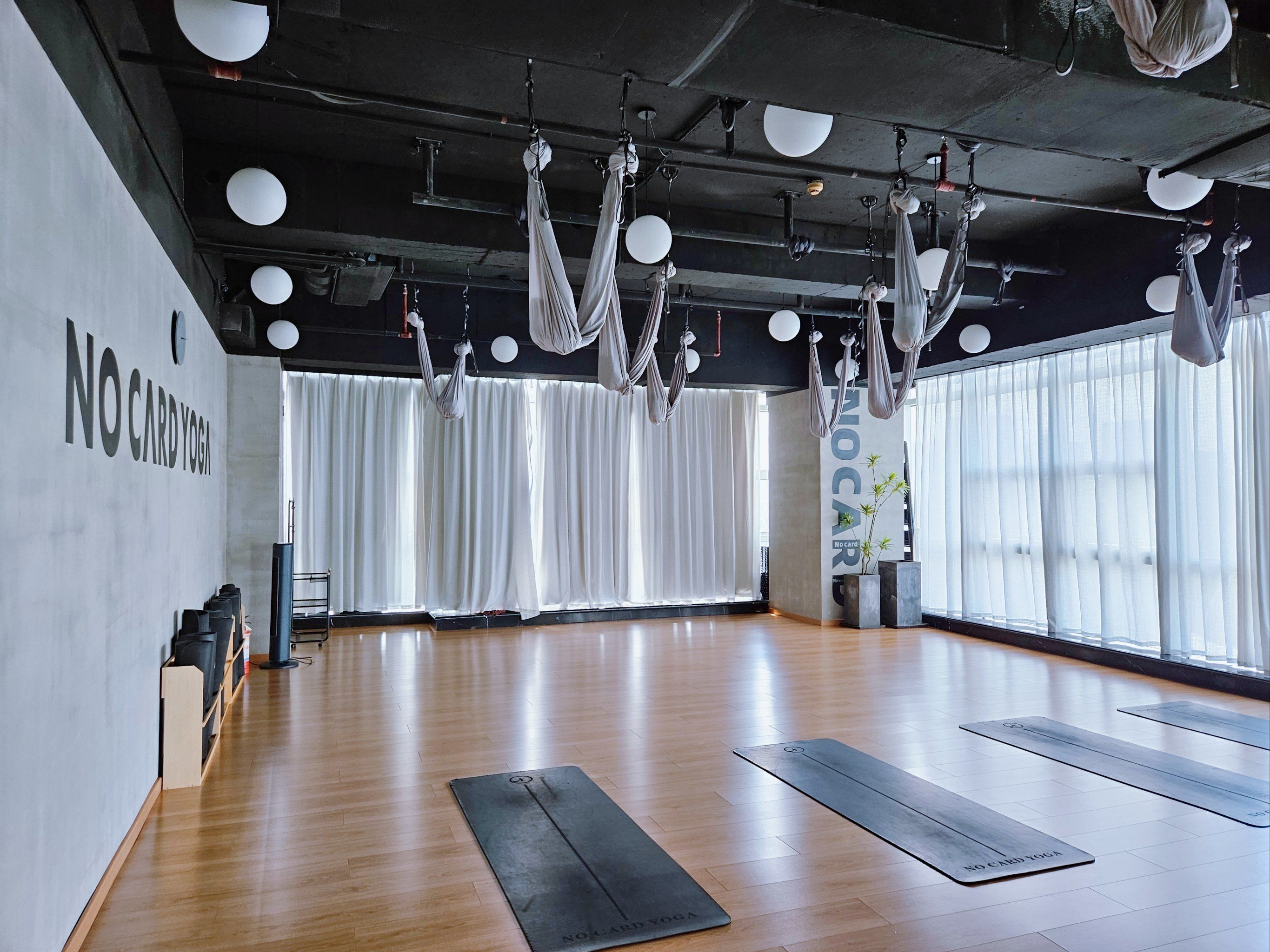 安静的瑜伽房,安静的我