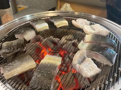 -围炉肉舍•炭烤活鳗•丹东海鲜烤肉(步行街店)