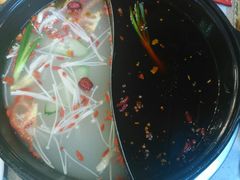 鸳鸯锅-正宗钢管厂五区·小郡肝火锅·串串香(商品街总店)