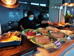 -亚洲国际大酒店·云顶阁旋转自助餐厅