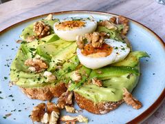 牛油果煮蛋吐司-RAC BAR(安福路店)