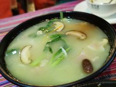 -香巴拉云南餐厅(华莱坞店)