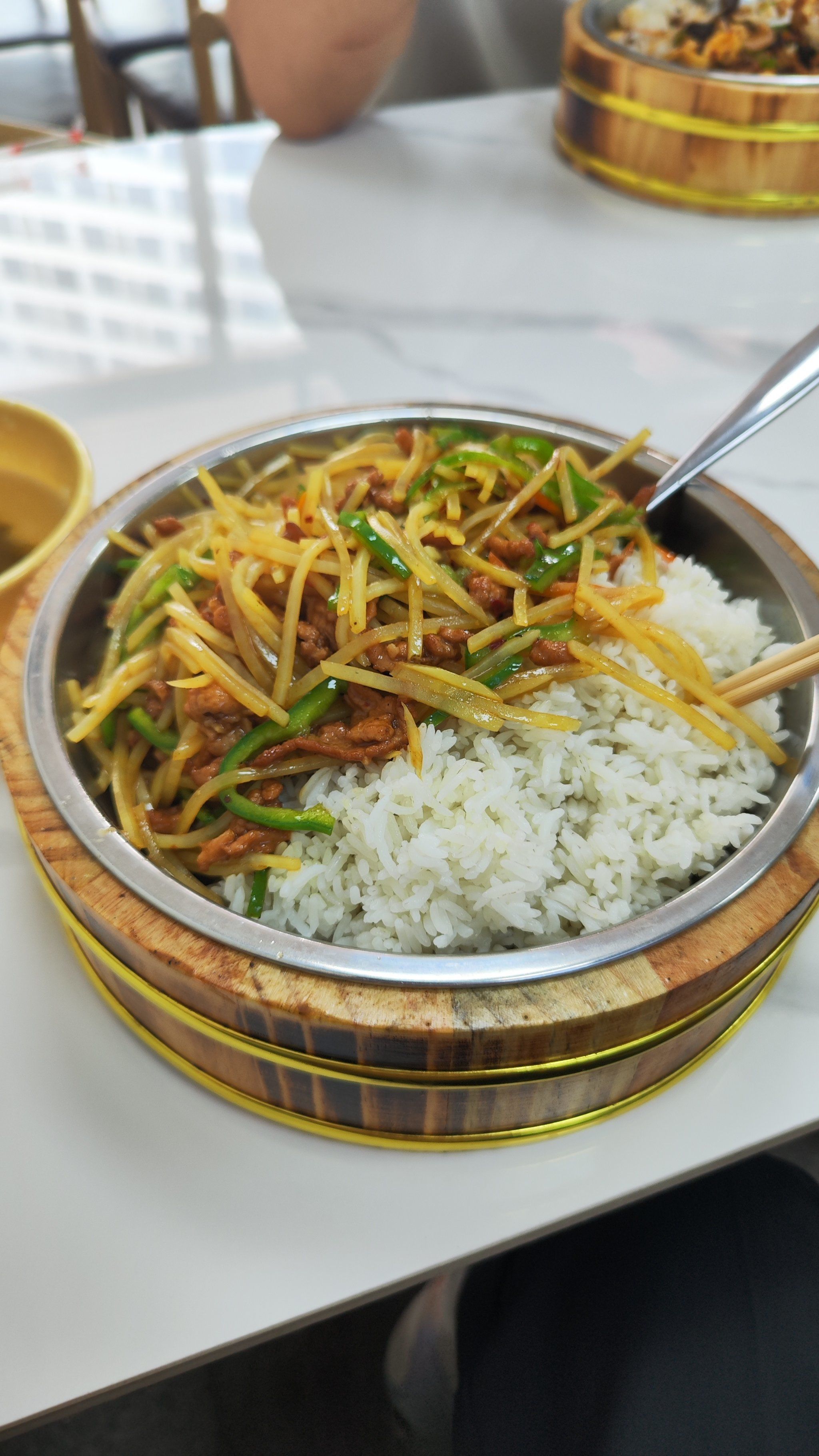 第一次吃木桶饭