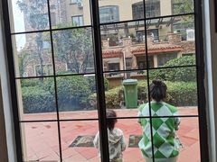 -红河谷晴天别墅轰趴馆