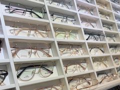 -三叶眼镜城批发市场(上海火车站店)