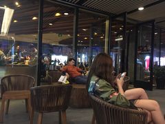 等位区-星巴克(北京三里屯SOHO一店)