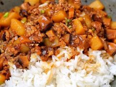 土豆拌饭-鸡炖兔