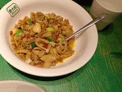 白辣椒炒肥肠-费大厨辣椒炒肉(太平老街店)