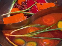 -茅草房·河畔园林火锅