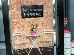 -广州鸿粤星辉奔驰4S店(钟村店)