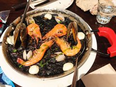 传统西班牙墨鱼汁海鲜饭-BROWNSTONE布朗石西班牙餐厅(深圳湾店)