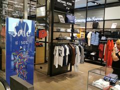 -文艺复兴百货(米兰大教堂广场店)