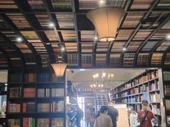 -钟书阁(松江泰晤士小镇店)