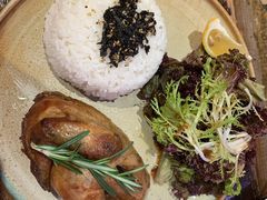 秘制鸡腿配香米饭及色拉-MIKAKU(万达广场上海宝山店)