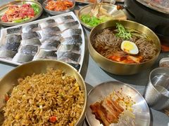 -围炉肉舍•炭烤活鳗•丹东海鲜烤肉(步行街店)