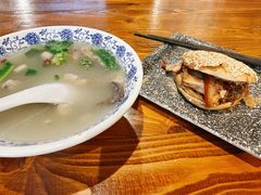 -老天桥酱肉烧饼夹肘子(天桥店)