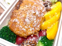 秘制鸡肉芒果牛油果沙拉-魏斯理汉堡(西安西咸吾悦广场店)