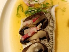 非一般鲈鱼配大褐菇-港丽餐厅(高德置地店)