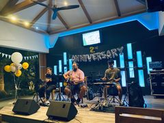 -Chom Cafe and Restaurant