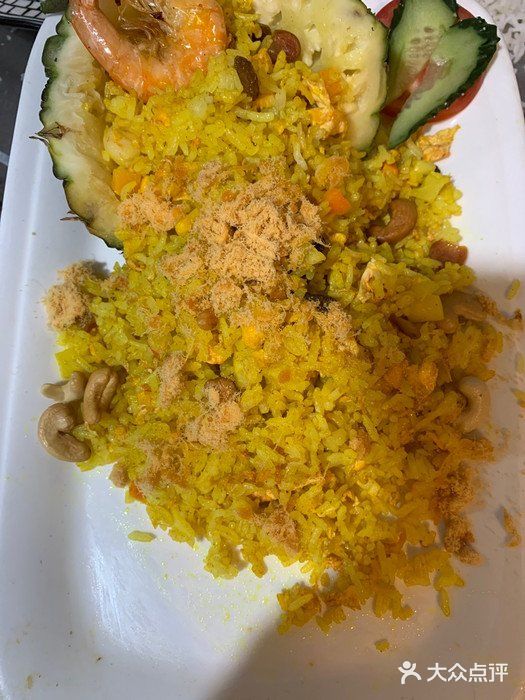 泰遇餐厅门前排着长长的队伍,我也忍不住跟着排了上去