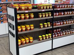 面包甜点陈列柜-黑色经典臭豆腐·湖南特产(坡子街店)