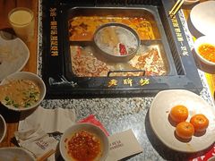 -老牌坊云南鱼豆花火锅(哈西万达店)