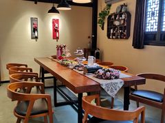 -小草屋轰趴馆别墅派对新场团建家庭聚会