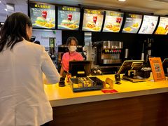 -麦当劳(上海虹桥站30B检票口楼上)
