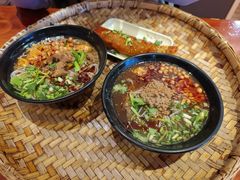 -爆炸头阿姨小四川正宗川味小吃(无任何分店)