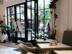 -Fridi Patisserie Cafe