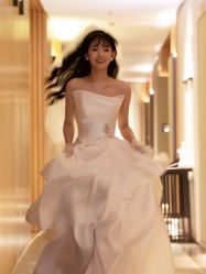 -不晚国际婚纱礼服