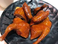 玻璃脆皮乳鸽-禄興記香港大排档(歌斐中心店)