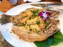 -Chom Cafe and Restaurant