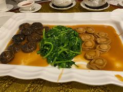金钱原只鲜鲍鱼-名门金宴