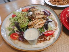 照烧鸡肉配牛油果拉法沙拉-HELLO 27 意面·沙拉·帕尼尼