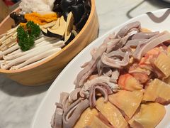 -尚尚仙·酸汤猪手·猪肚鸡火锅(华联万柳购物中心店)